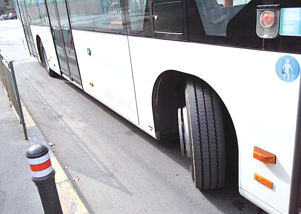 Acest Mercedes de  pe linia 601 a fost “încălţat” cu  anvelope fabricate în China