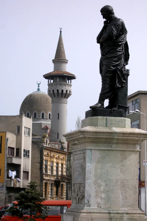 statuia lui ovidiu constanta