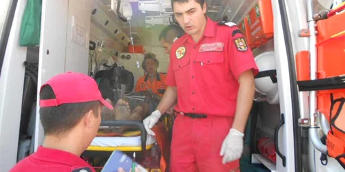 La faţa locului au intervenit un echipaj SMURD Slatina şi o ambulanţă
