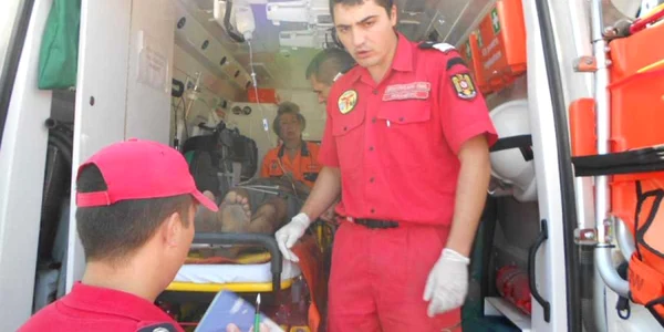 La faţa locului au intervenit un echipaj SMURD Slatina şi o ambulanţă
