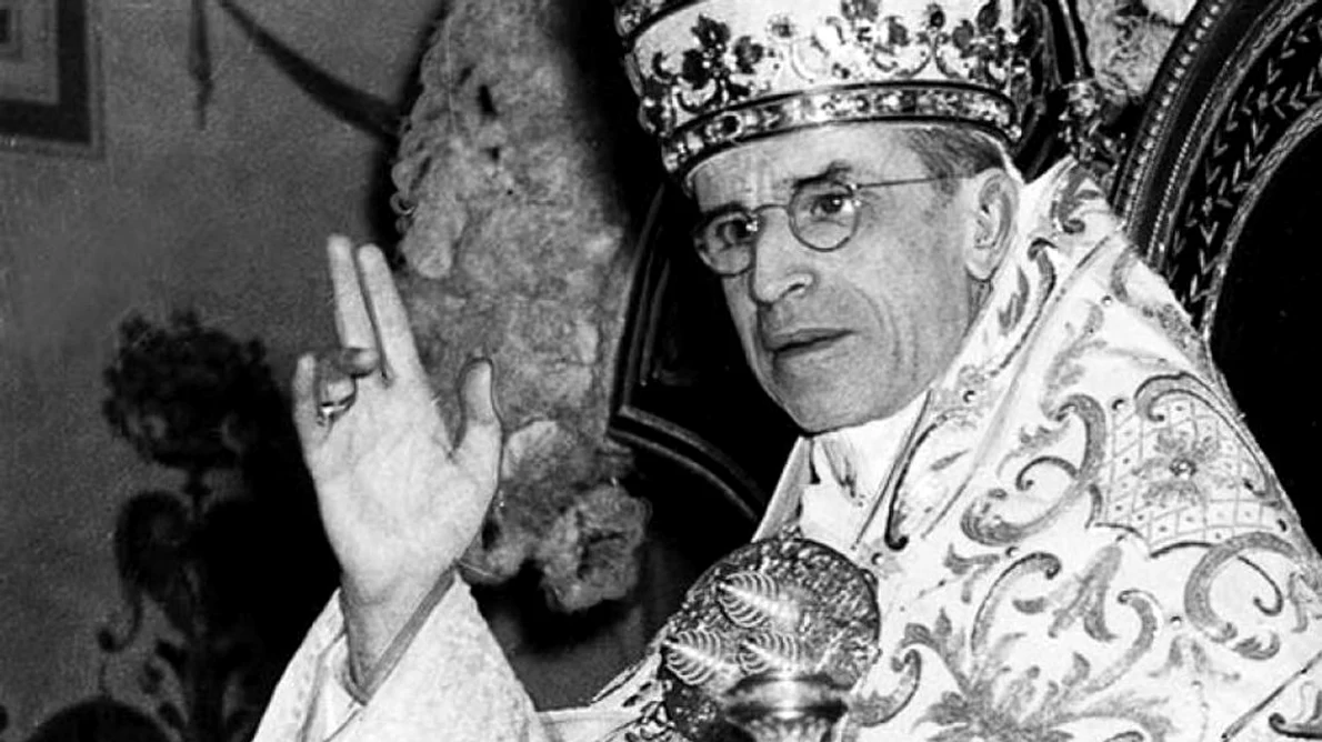 Papa Pius al XII lea l a lăsat pe Hitler să i omoare pe evrei jpeg