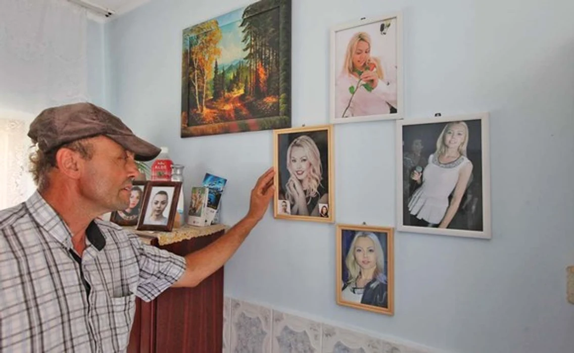 Tatăl Denisei Răducu suspină după moartea fiicei sale. Sursă: Click!