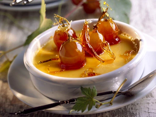 Crème brûlée with caramelized grapes jpeg