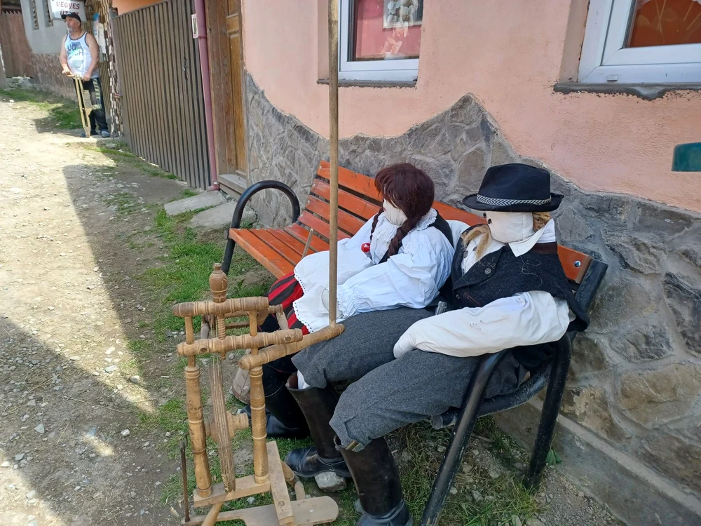 Pe ulițele satului Valea Zălanului, în așteptarea Regelui Charles