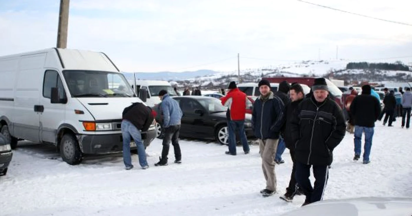 Vânzătorii de maşini au oferte pentru toate buzunarele Foto: Bogdan Crăciun