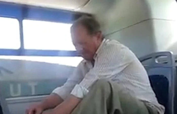 Ceea ce a făcut acest pensionar i-a dezgustat pe toți cei prezenți în autobuzFoto The Sun