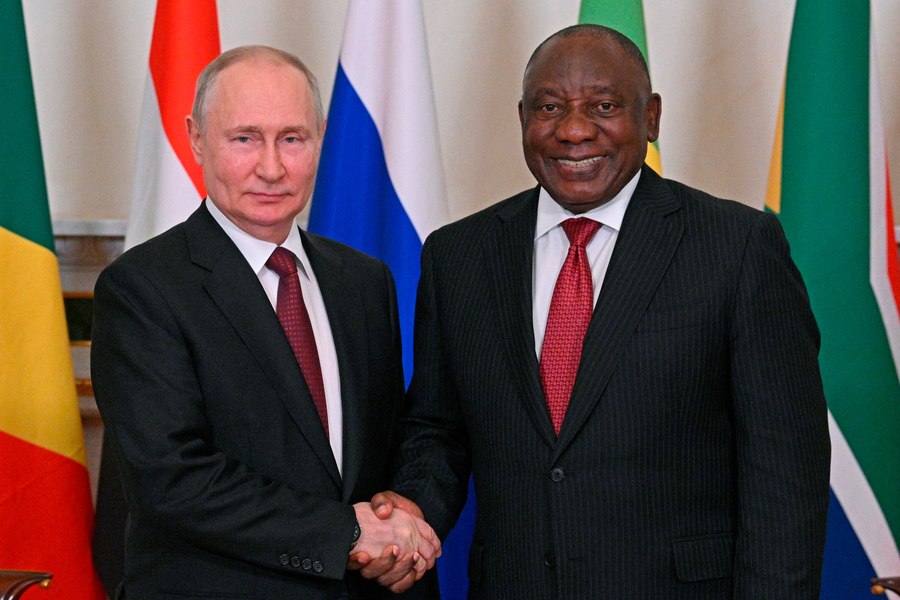 Arestarea lui Putin la summitul BRICS ar fi o „declaraţie de război“, se scuză preşedintele sud-african