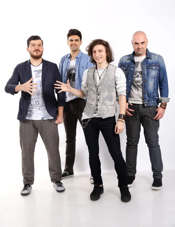 Tiberiu Albu, alături de trupa sa, Fameless