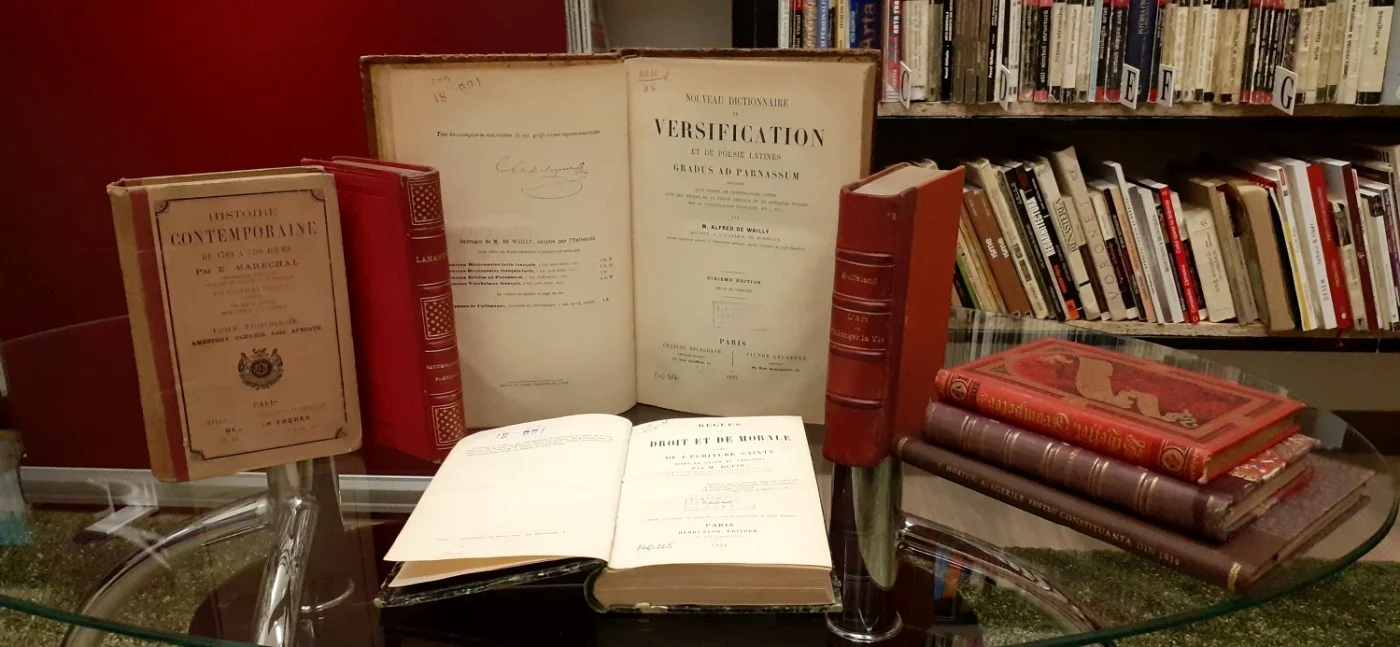 Câteva dintre cărţile din ”fondul Zadig”. Foto: Biblioteca Judeţeană Alba