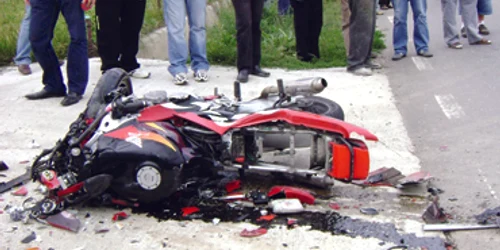 Bacău: Motociclistul zdrobit în trafic, jelit de familie