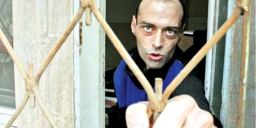 În lipsa unor programe eficiente de recuperare, fie şi parţială, bolnavii psihic sunt sortiţi să-şi sfârşească zilele în spatele unor gratii