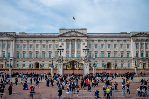 Oamenii s-au strâns deja în fața Palatului Buckingham (Foto: GettyImages)