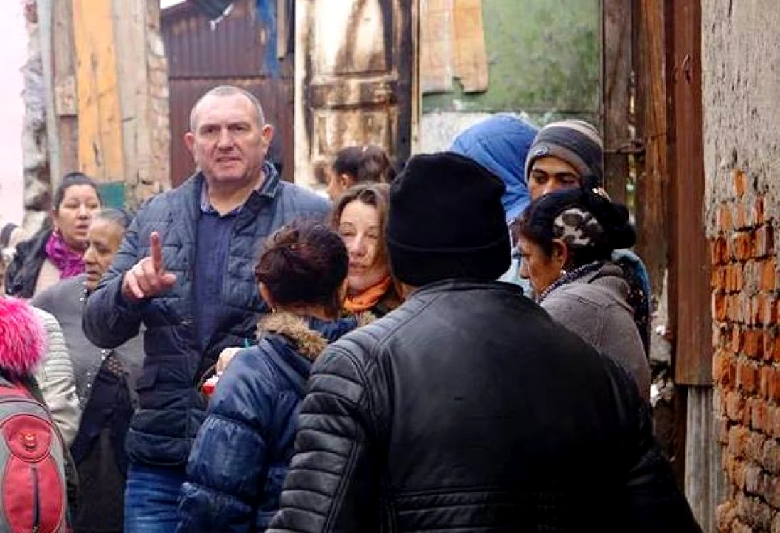 Viceprimarul Adrian Dacica îi trimite la muncă pe cei care primesc ajutor social FOTO stirilecs.ro
