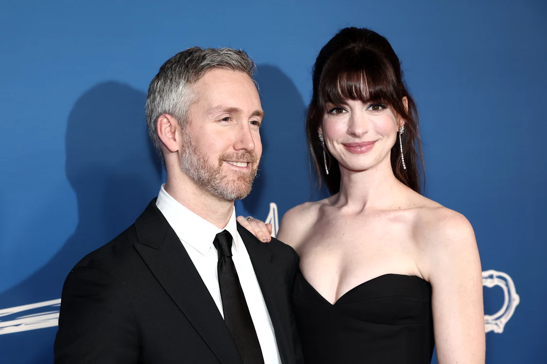 Adam Shulman și Anne Hathaway, GettyImages 1369847672 jpg