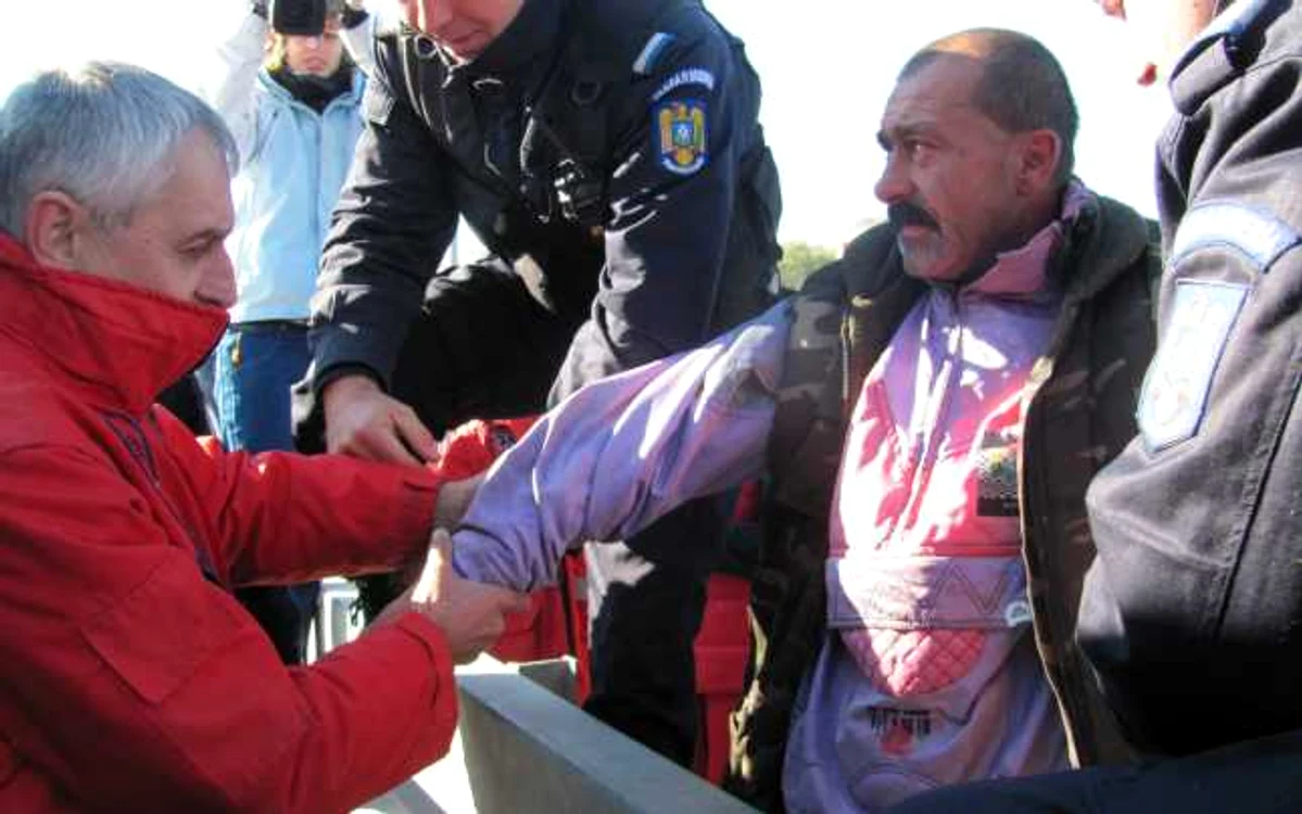 Operațiune de salvare pe Podul Golescu