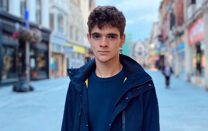 
    Studentul a făcut un tabel cu simptomele pe care le-a experimentat pe parcursul bolii  