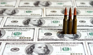 Razboi Ucraina Rusia gloante economie dolari FOTO Shutterstock