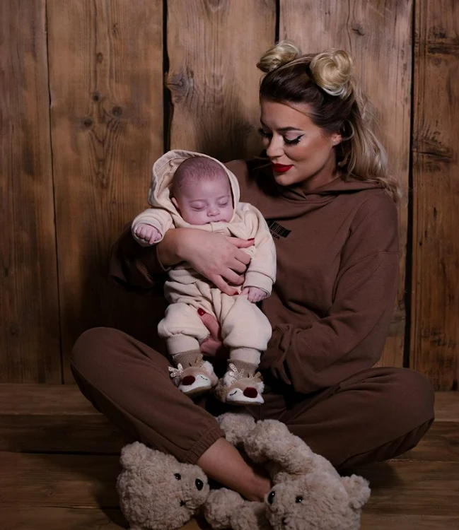 Sensy și fiul ei Instagram