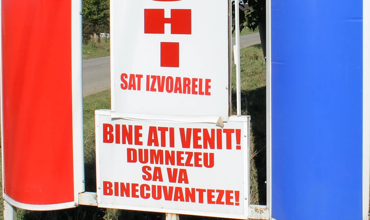 Oamenii din Izvoarele cred că Dumnezeu a uitat să-i binecuvânteze. Foto: Adevărul