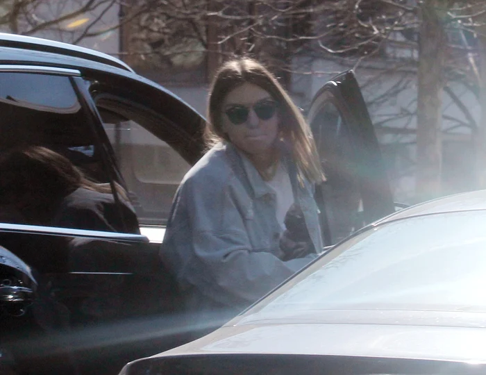 Toni este cel care conduce mașina la fiecare ieșire cu Simona