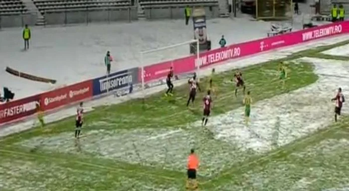 
    CFR a bătut pe Mioveni după o fază controversatăFoto: captură sport.ro  