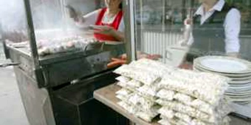 Cele două vânzătoare acceptă să lucreze fără acte