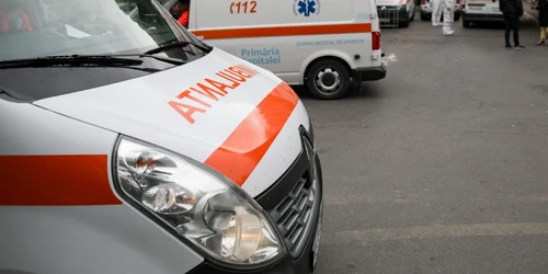 Coada de ambulante la spitalul Universitar de Urgenta Bucuresti FOTO Inquam Photos / Octav Ganea