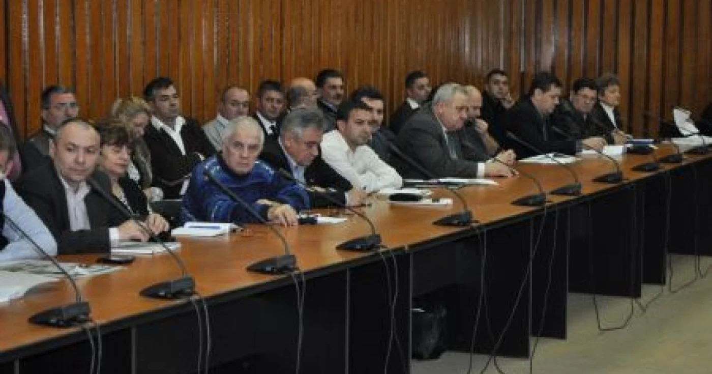 La şedinaţa de Colegiul Prefectural nu lipseşte niciun director