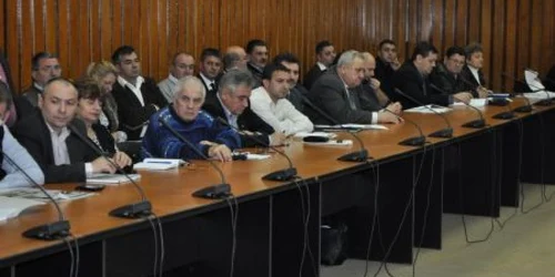  La şedinaţa de Colegiul Prefectural  nu lipseşte niciun director