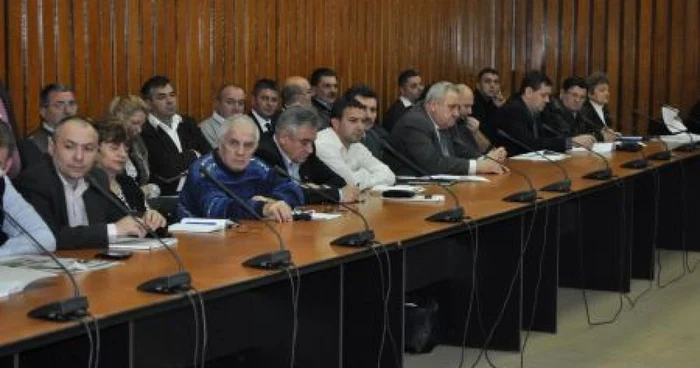  La şedinaţa de Colegiul Prefectural  nu lipseşte niciun director