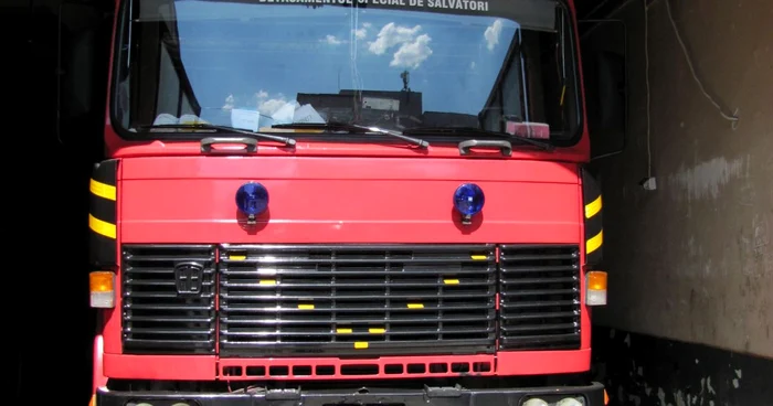 foto autospeciala de pompieri
