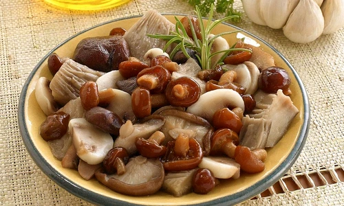 salata ciuperci usturoi jpeg
