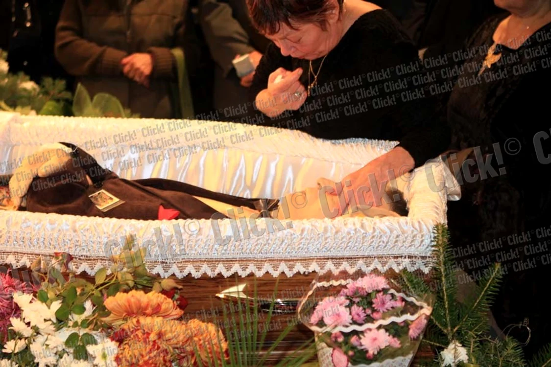 
    Anca Pandrea a pus  pe buzele iubitului  câteva picături  din sângele ei  