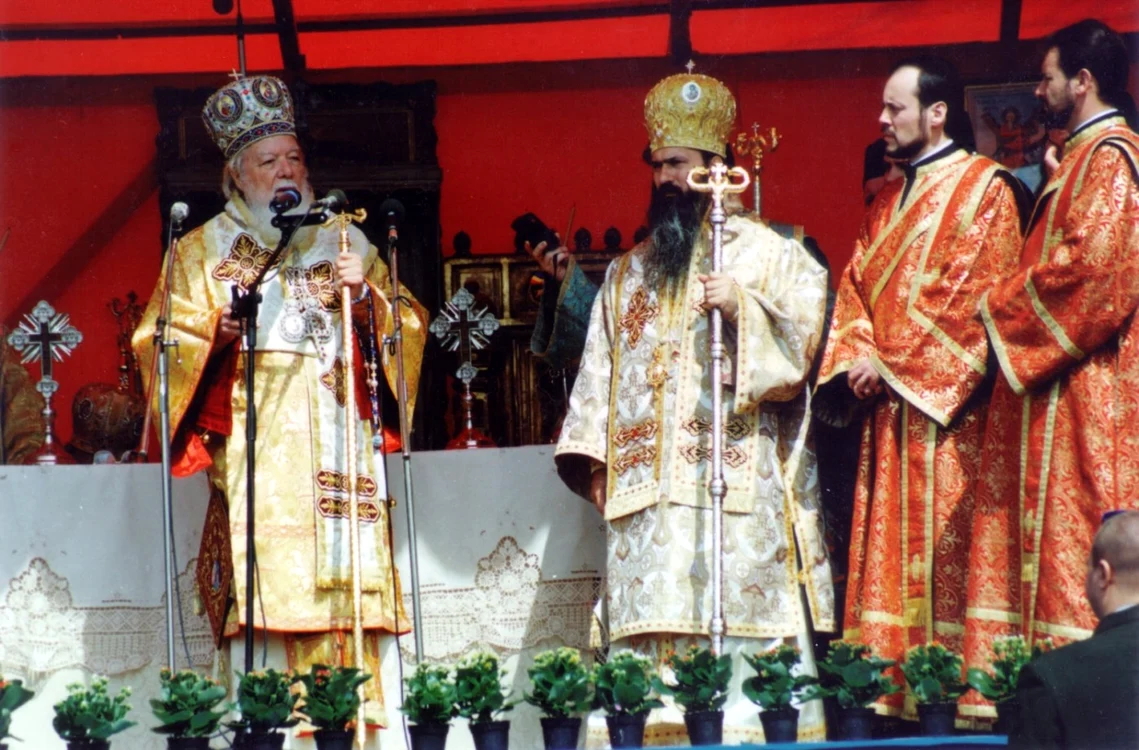 ÎPS Teodosie întronizat la Constanţa de PF Teoctist (2001) foto: Arhiepiscopia Tomisului