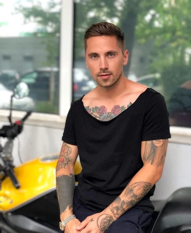 Ștefan Manolache este supranumit “Prințisorul taxiurilor”, întrucât familia sa deține o companie de taximetriefoto: Instagram