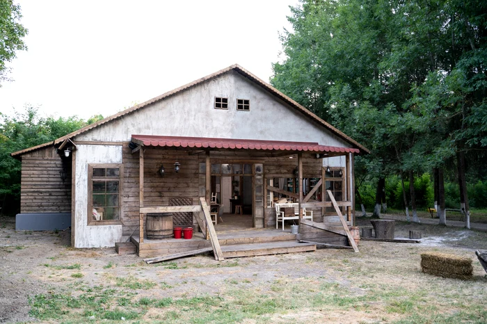 Aceasta este casa în care dorm cei 16 concurenţi
