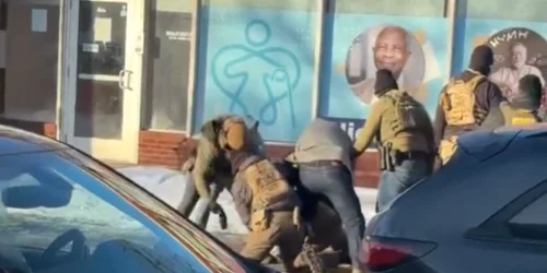 O persoană a fost împușcată mortal de agenți ICE în Minneapolis, la o săptămână după scandalul femeii omorâte în propria mașină FOTO:X/@MerruX