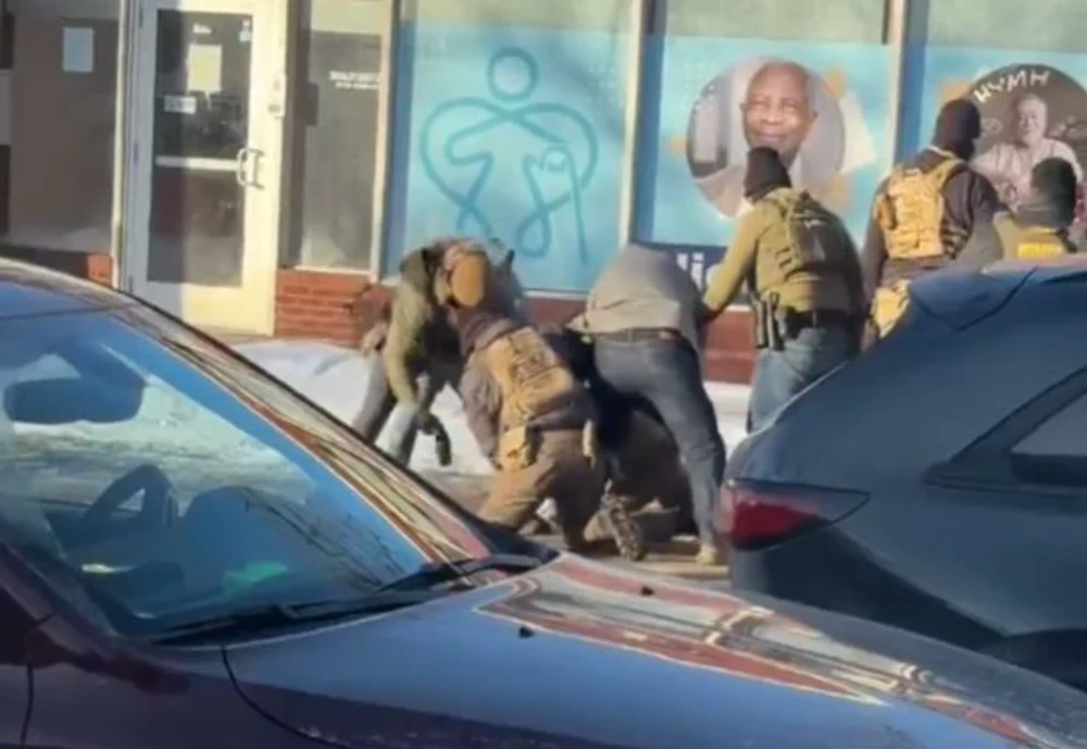 Încă o persoană a fost împușcată mortal de agenții ICE în Minneapolis, la o săptămână după scandalul femeii ucise în propria mașină