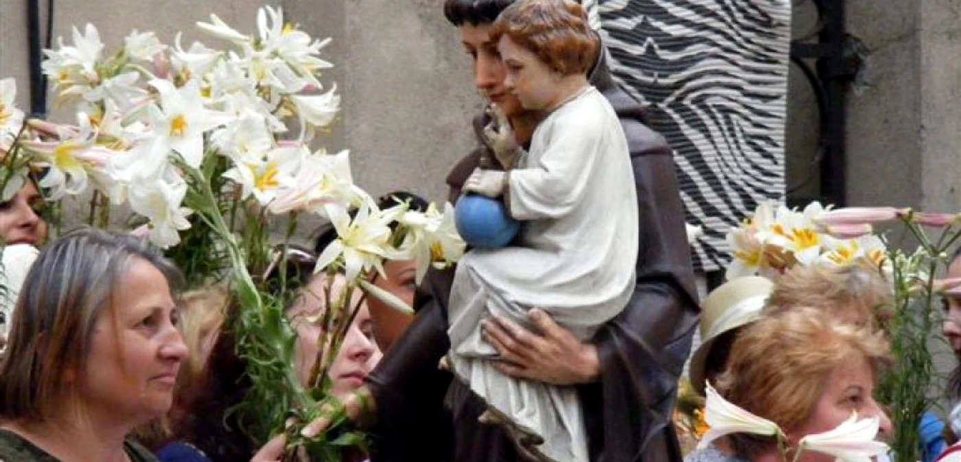 Sărbătoarea crinului la Constanţa - 13 iunie - Ziua Sfântului Anton de Padova considerat sfântul minunilor Foto sfantul-anton.ro