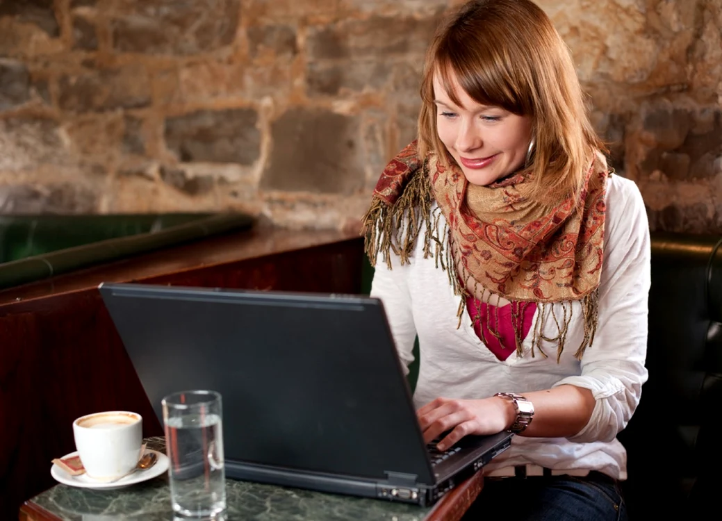 Părinţii pot supraveghea activităţile copiilor pe Internet. FOTO Shutterstock