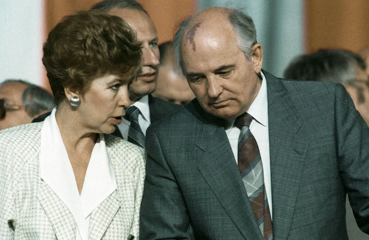 Mihail Gorbaciov, alături de soția sa, Raisa (© Boris Babanov / Commons:RIA Novosti)