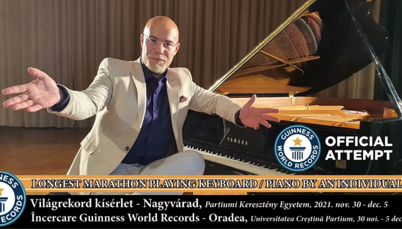 Pianistul orădean thurzo zoltan va cânta neîntrerupt până în zorii zilei de Moş Nicolae FOTO: Facebook