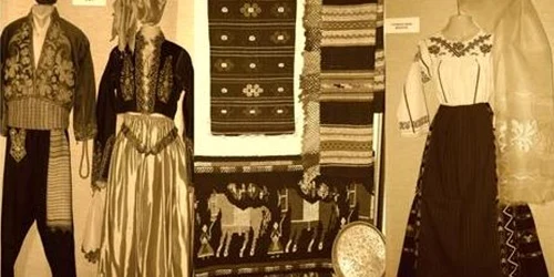 Dobrogea - costum port popular Sursă foto Muzeul de Artă Populară Constanţa