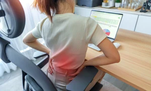 Durere de spate - stat la birou - scaun FOTO Shutterstock 