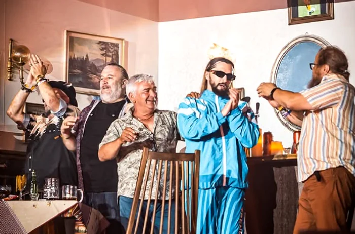 Supriza Untold X a fost Salvatore Ganacci, care a adus pe scenă niște bătrânei la băut. FOTO: Untold