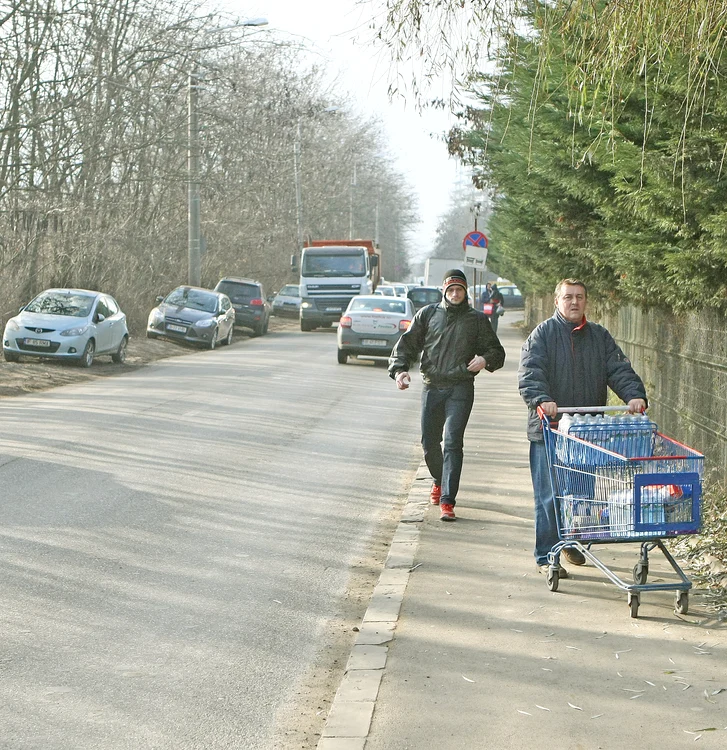 Astfel de imagini pot fi întâlnite aproape în fiecare zi pe străzile marilor oraşeFoto: Dorin Constanda