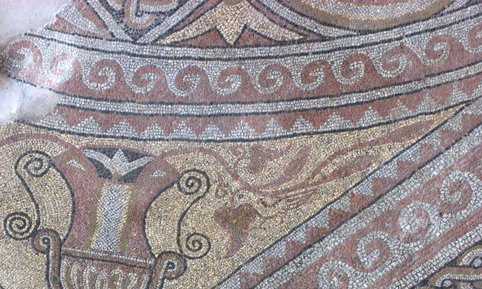 Placajul cu marmură albă și colorată al Edificiului cu mozaic din Tomis (foto:  Muzeul de Istorie Națională și Arheologie Constanța)