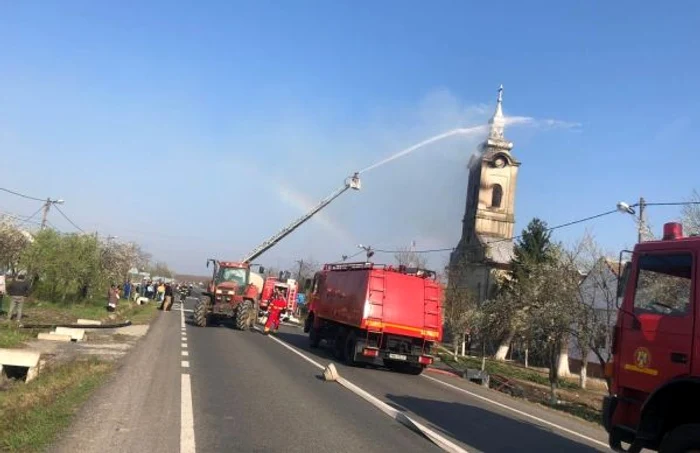 Incendiu la biserica din Şuştra