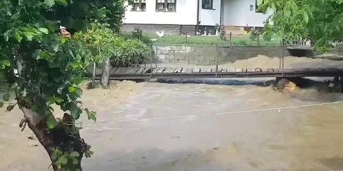 Urmările unei viituri în satul Ampoiţa din Alba