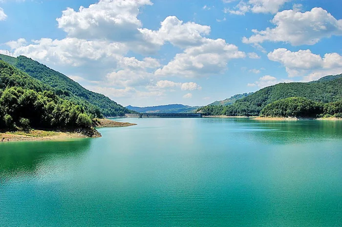 Octavian Ceachir a lăsat un bilet de adio şi a dispărut de duminică. Şapte salvatori de la ISU Prahova l-au căutat, ieri, toată ziua în Lacul Paltinu de pe Valea Doftanei